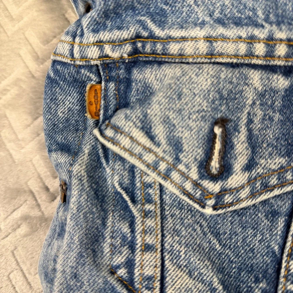Levi's Trucker Jacket Mens Small Light Wash Denim Y2K Distressed Orange Tab - Picture 8 of 9